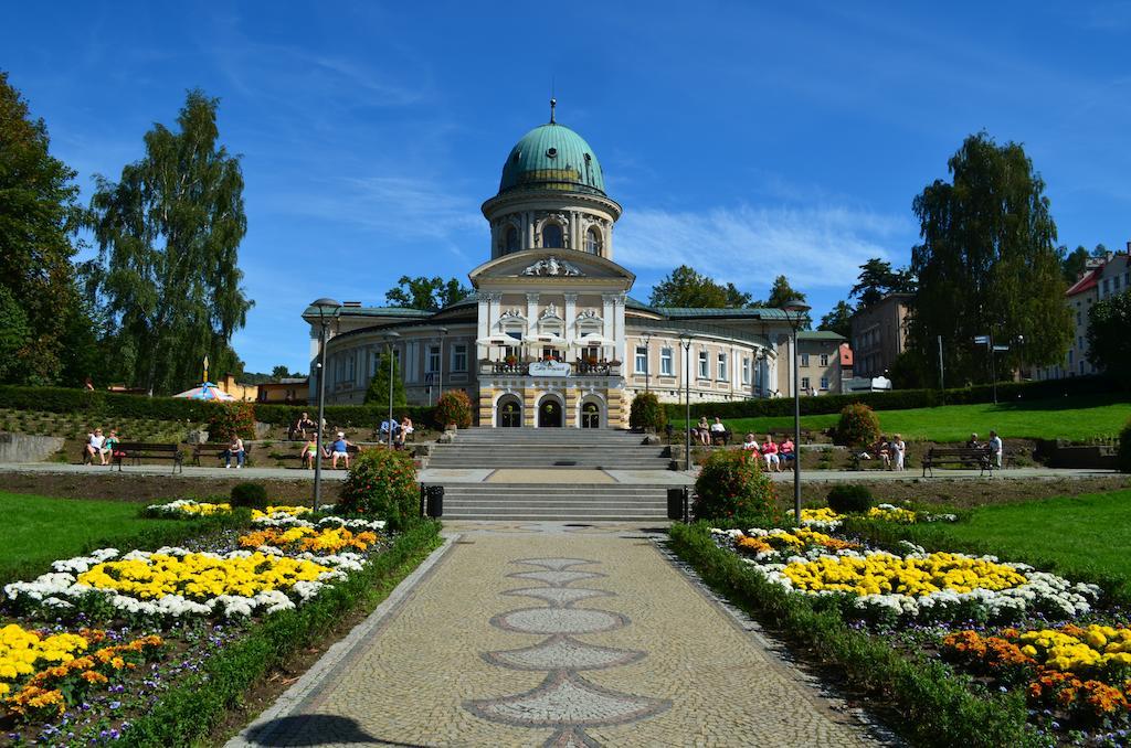 Aparthotel Zdroj Wojciech Lądek-Zdrój Esterno foto